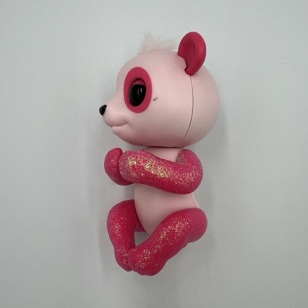Fingerlings Glitter Panda - Polly Pink - Interactive Collectible Baby Pet